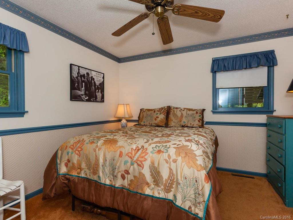 187 Haywood Knolls Drive - Photo 12
