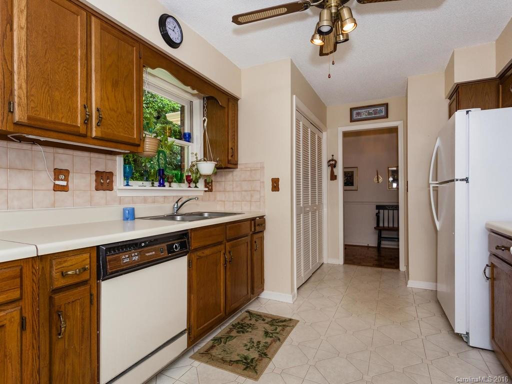 187 Haywood Knolls Drive - Photo 6