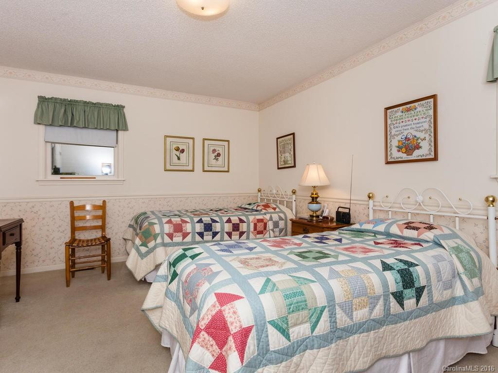 187 Haywood Knolls Drive - Photo 10