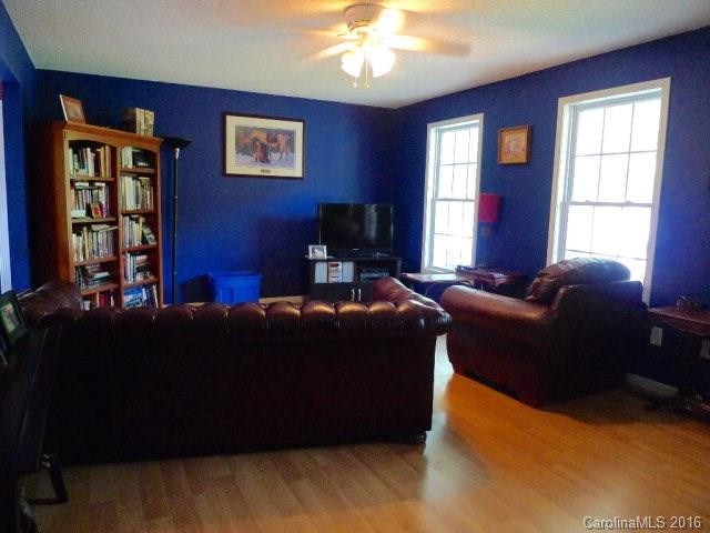 2505 Silverbrook Court - Photo 2