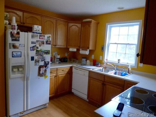 2505 Silverbrook Court - Photo 3