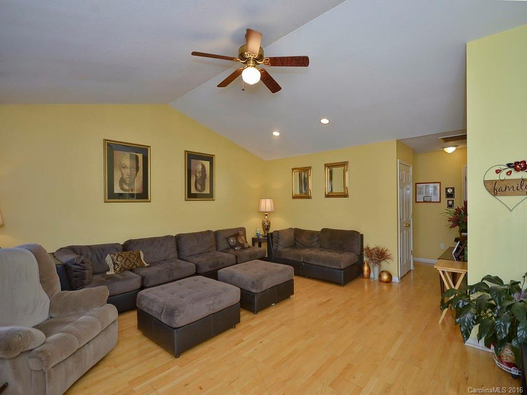 92 Wiltshire Circle - Photo 2