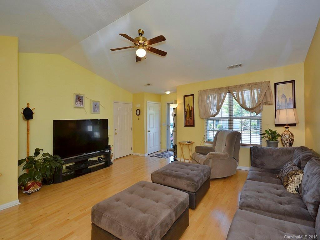 92 Wiltshire Circle - Photo 3