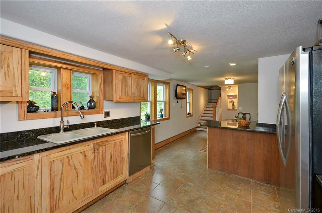 128 Silversteen Drive - Photo 4