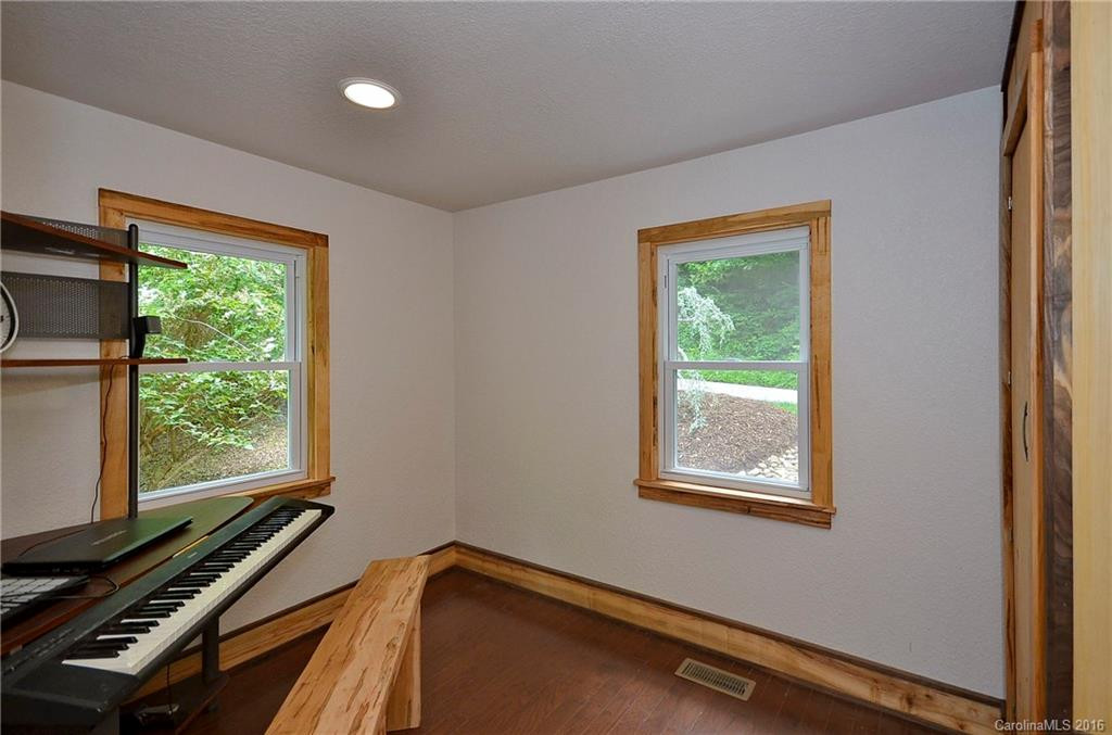 128 Silversteen Drive - Photo 6