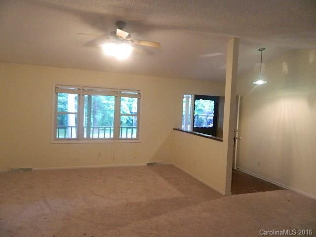 7 Greenleaf Road - Photo 2
