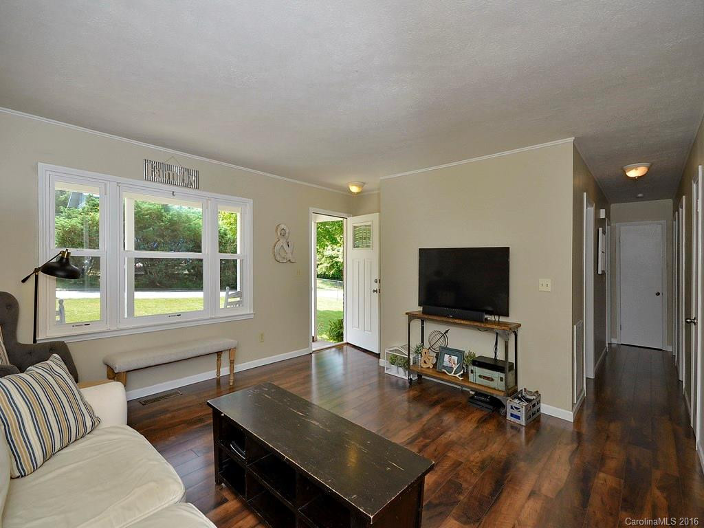 409 Oklahoma Avenue - Photo 2