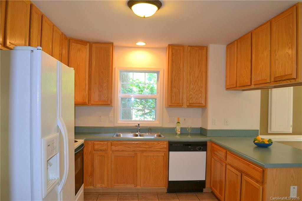 1 Pickwick Road - Photo 2