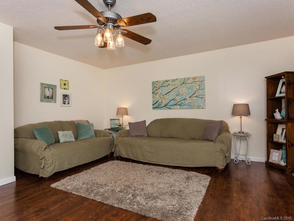 324 Fountain Trace Drive - Photo 4