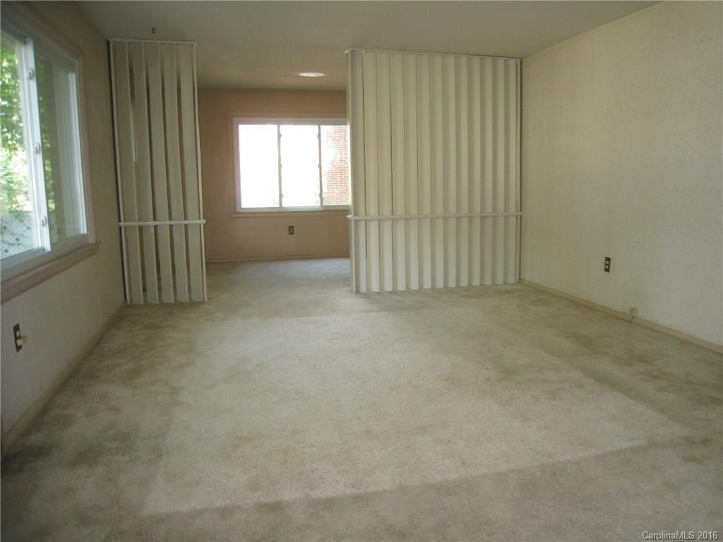 4 Chateau Place #19 - Photo 2