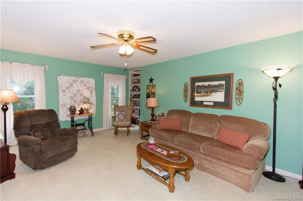16 Oaks Circle - Photo 4