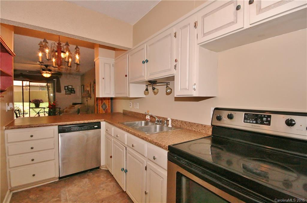 136 Colony Drive #136 - Photo 3