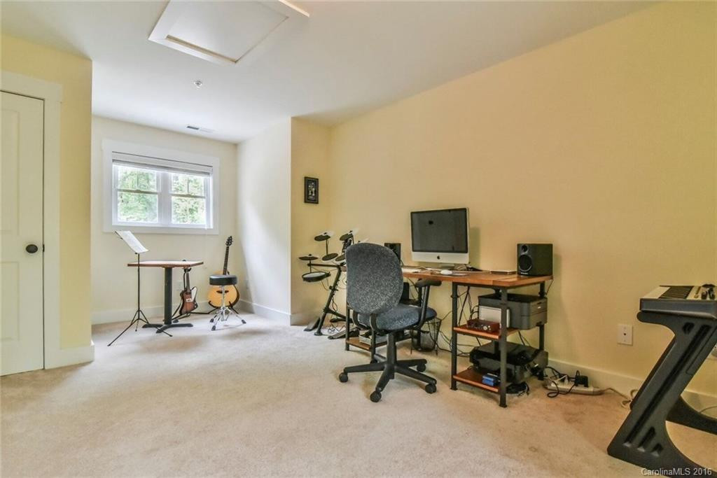 19 Roselyn Way #19 - Photo 16