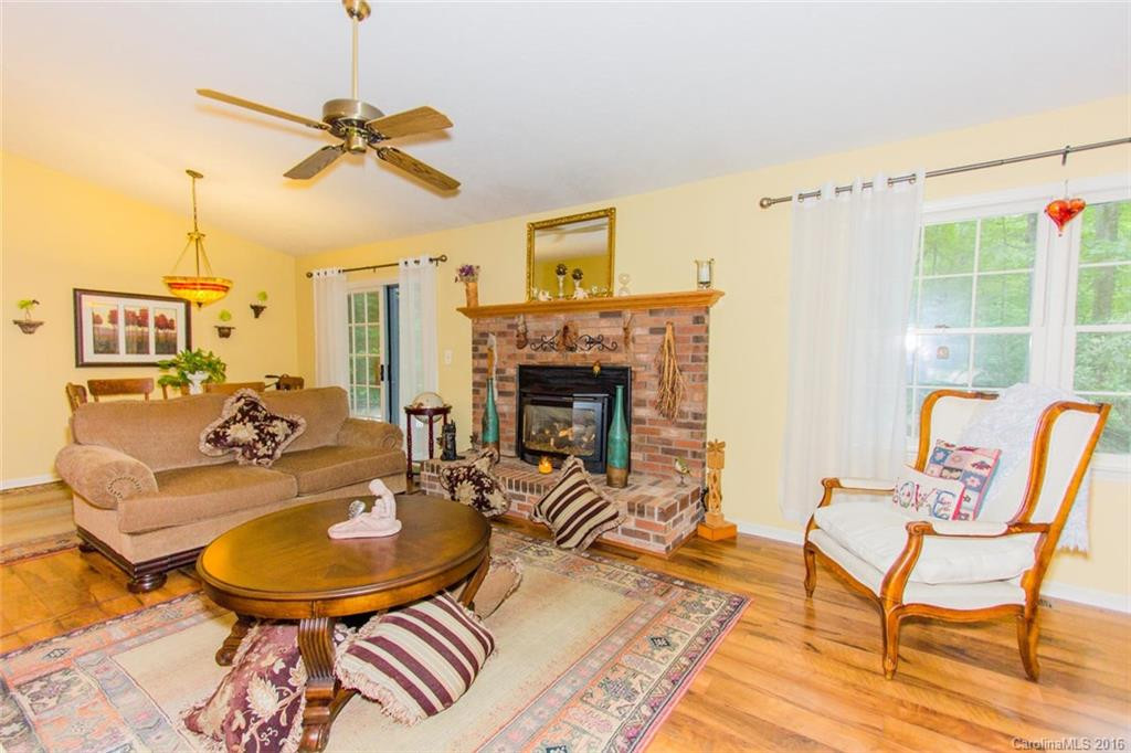 138 White Pine Drive - Photo 3
