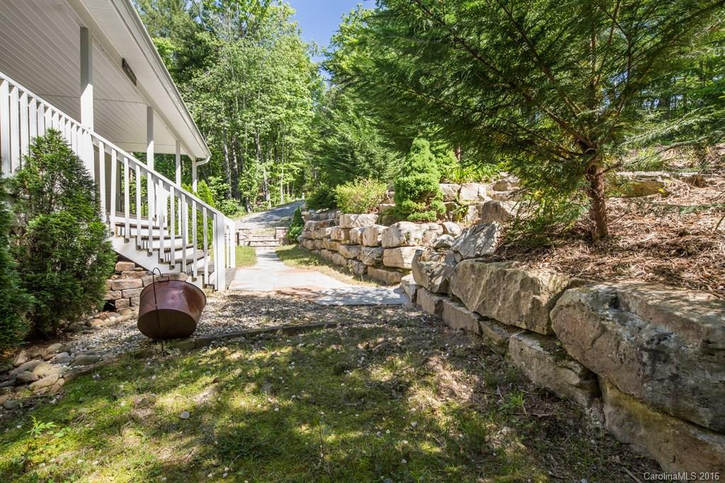 202 Oak Ridge Drive - Photo 2