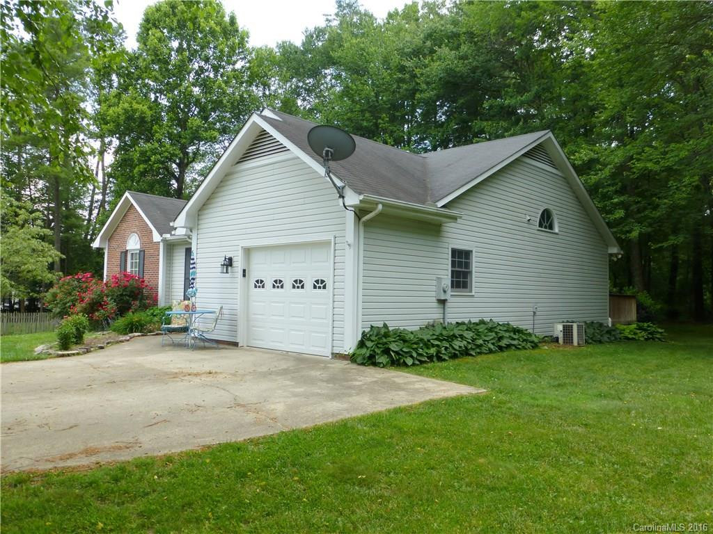 609 Woodberry Court - Photo 2