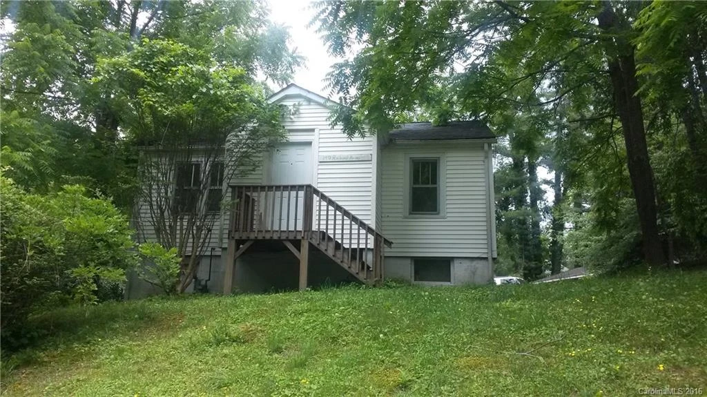 24 Railroad Avenue