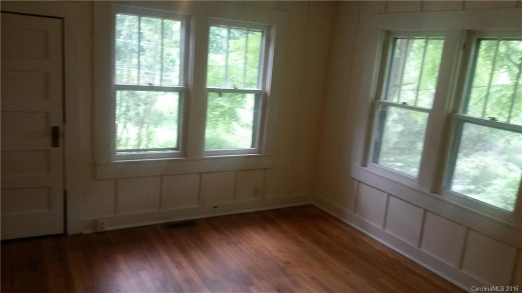24 Railroad Avenue - Photo 2