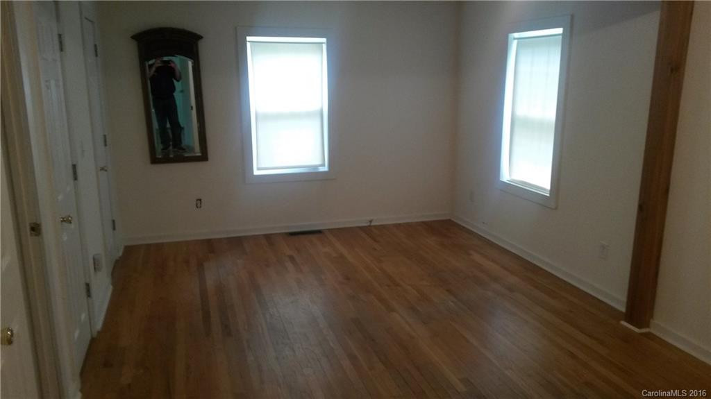 24 Railroad Avenue - Photo 3