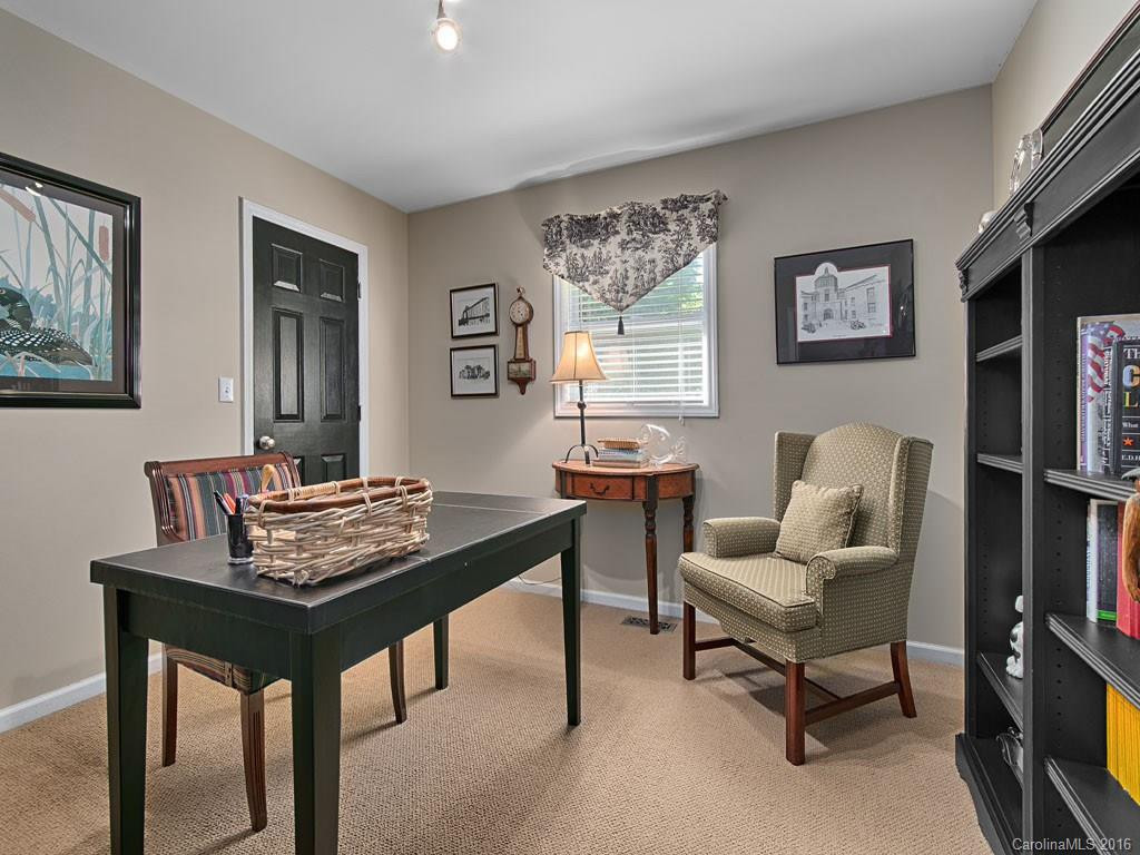 110 Spring Drive - Photo 11