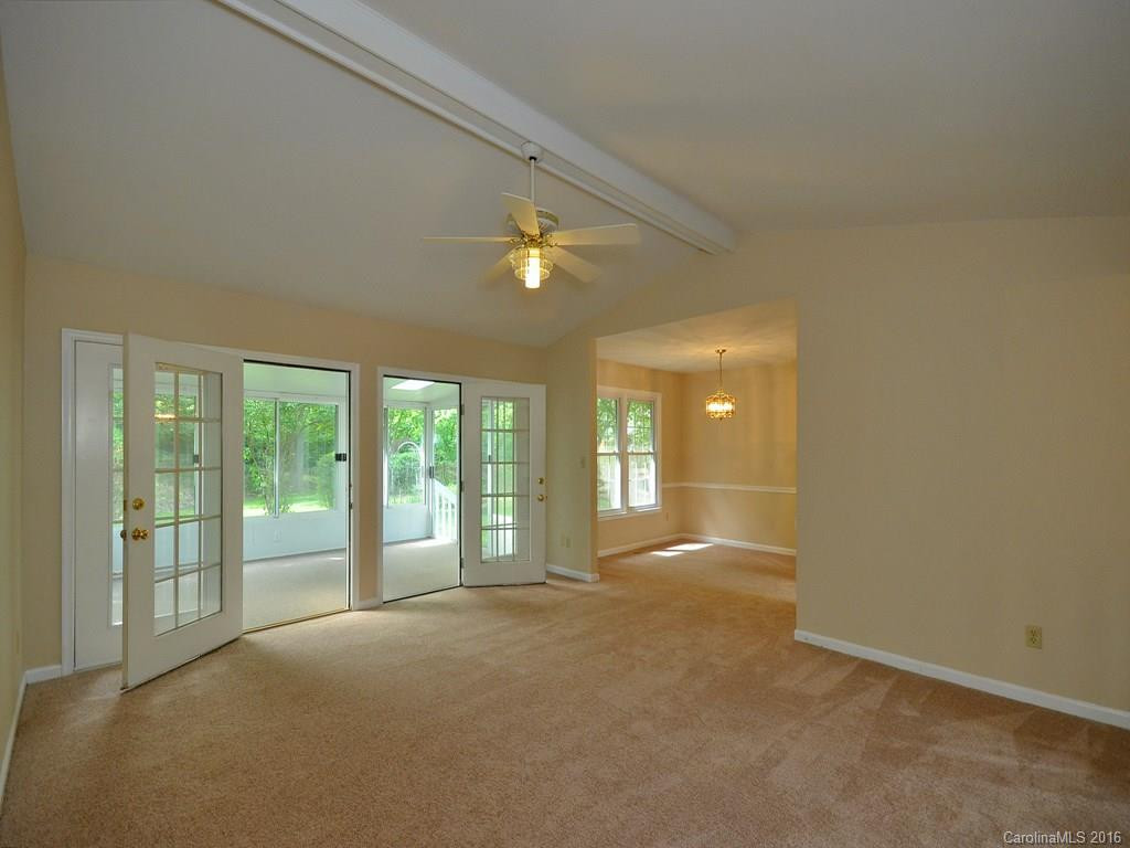 11 Westminster Drive - Photo 4