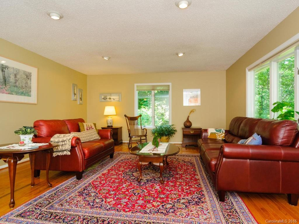 8 Beech Tree Lane - Photo 3