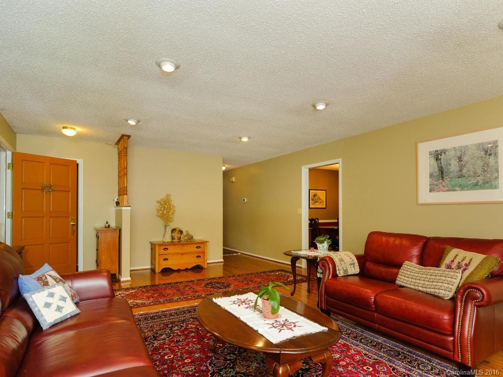 8 Beech Tree Lane - Photo 4