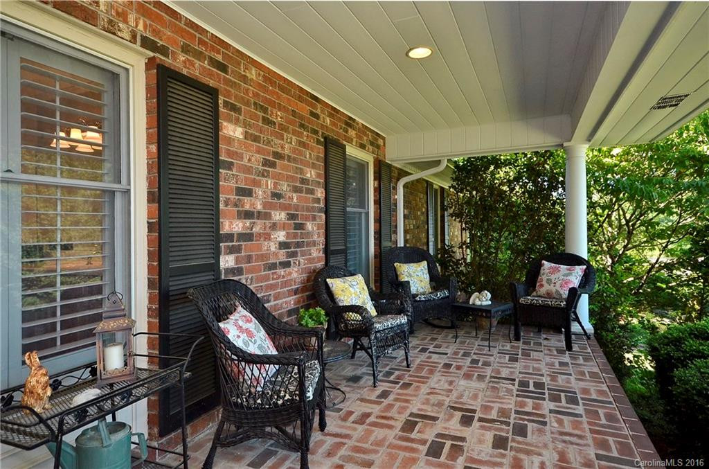 1902 Country Club Road - Photo 2