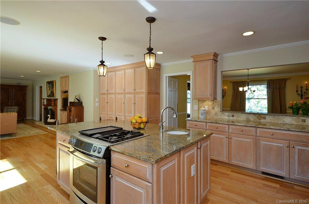 1902 Country Club Road - Photo 11