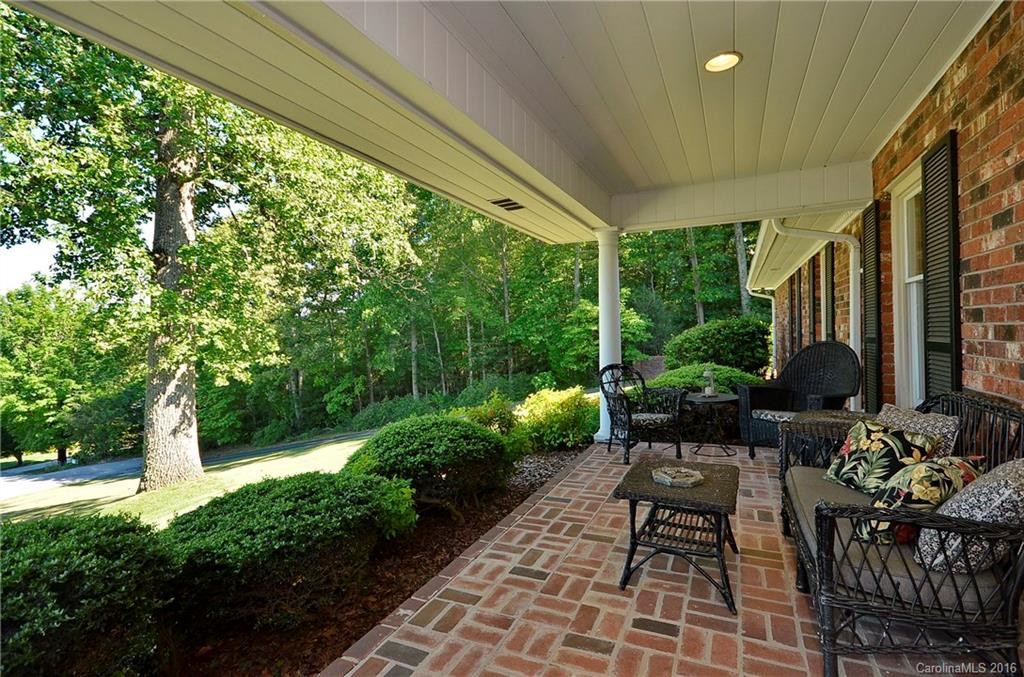 1902 Country Club Road - Photo 3