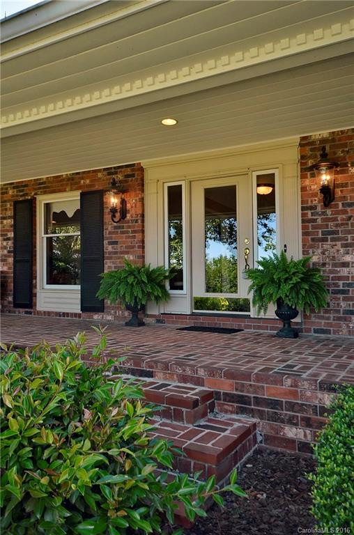 1902 Country Club Road - Photo 5