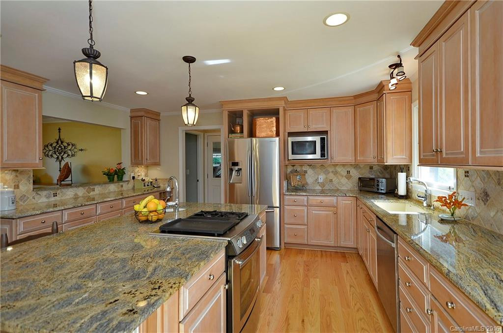 1902 Country Club Road - Photo 10