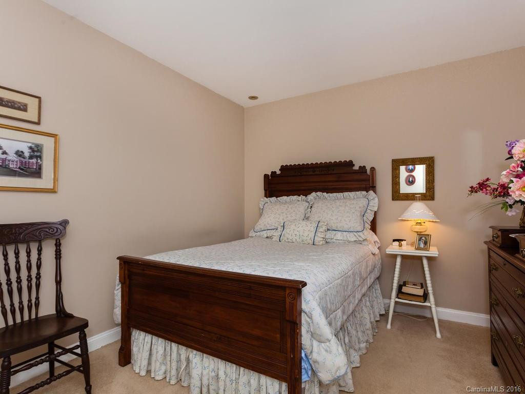 111 Griffing Boulevard - Photo 15