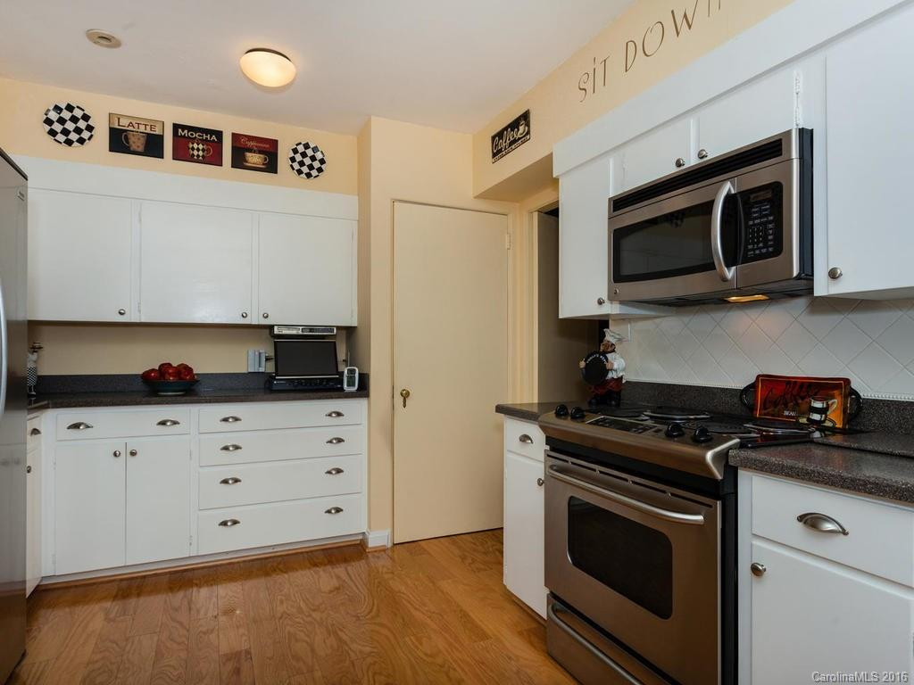 111 Griffing Boulevard - Photo 10