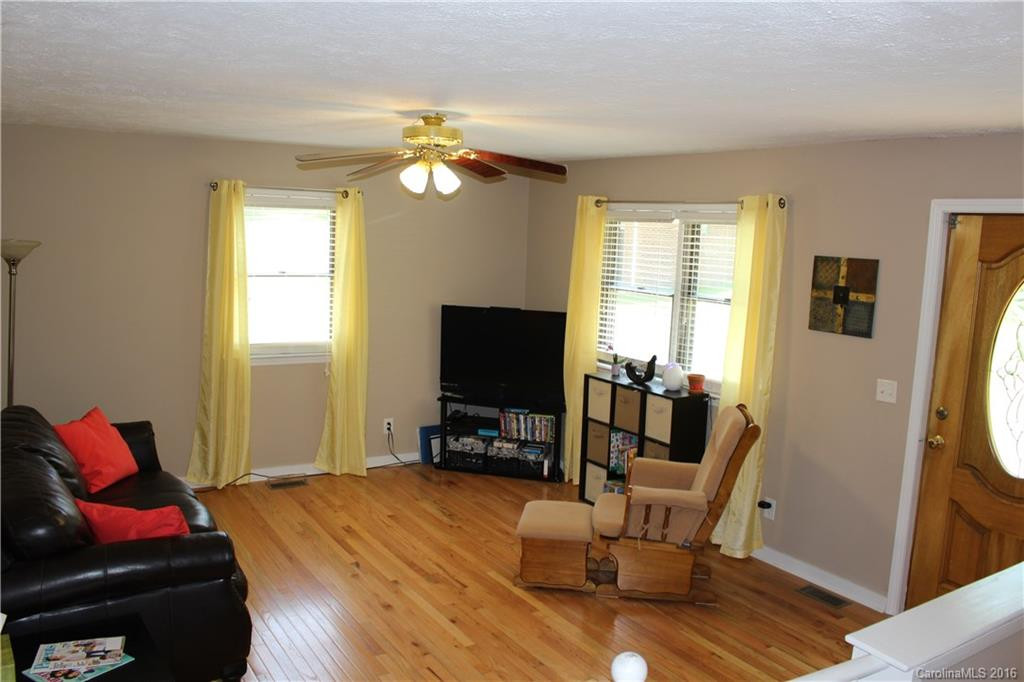 616 Oak Grove Road - Photo 4