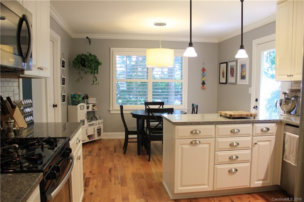 1031 Windsor Drive - Photo 3