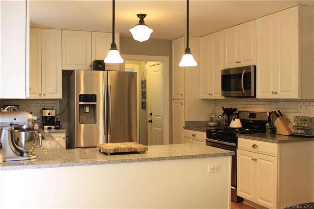 1031 Windsor Drive - Photo 4