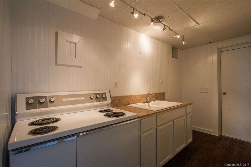 100 Pine Avenue - Photo 24