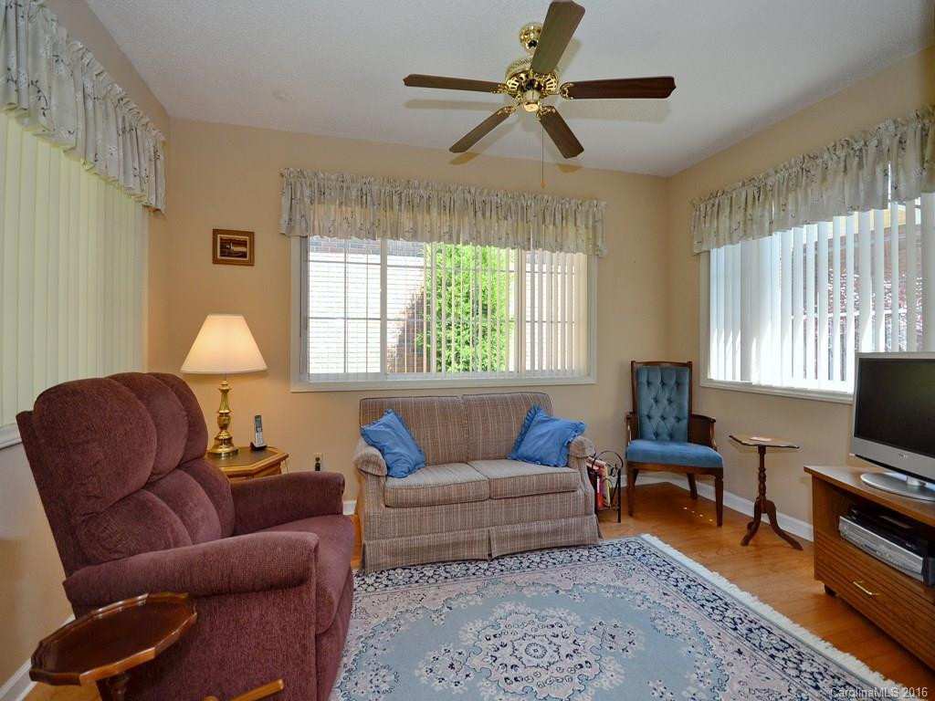 122 Exeter Court #n/a - Photo 8