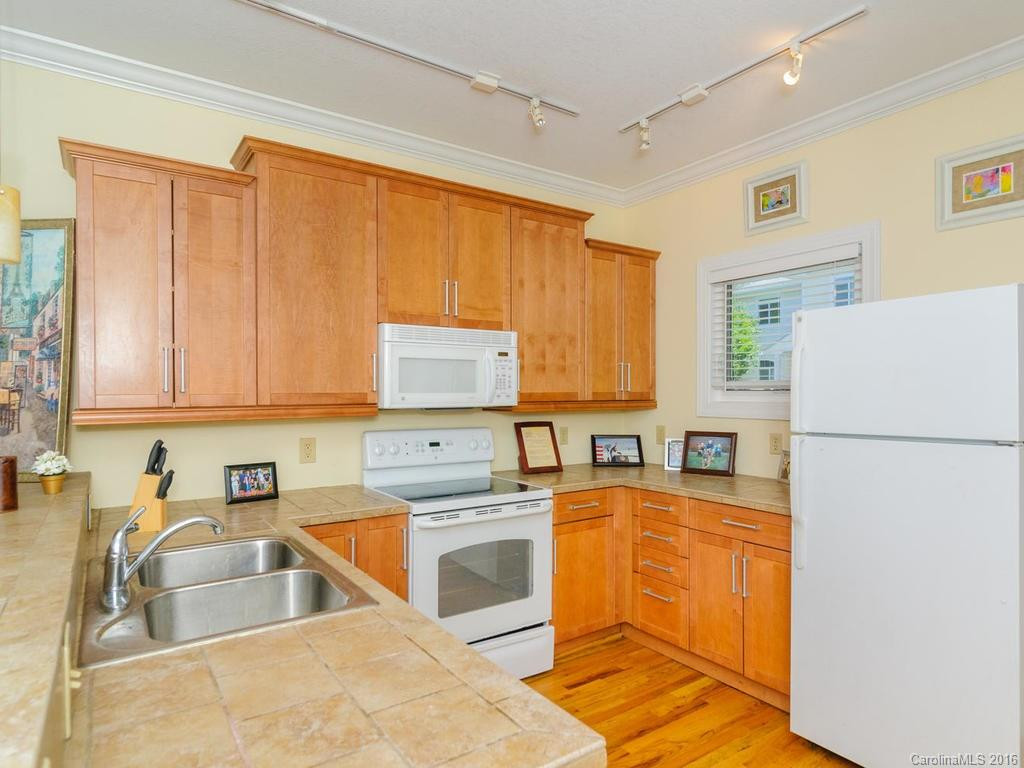 33 Clyde Street #C - Photo 13