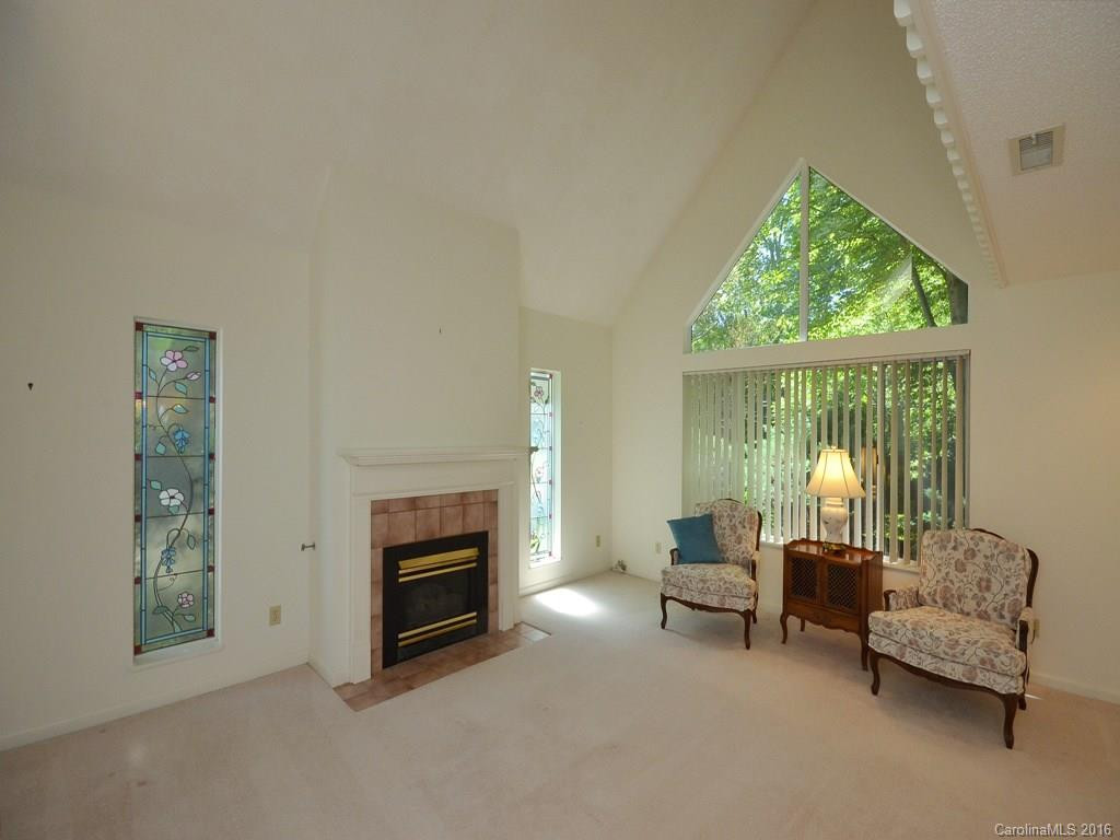 12 Stuart Circle - Photo 3