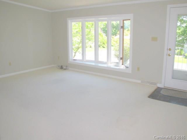 1 Howard Lane - Photo 2