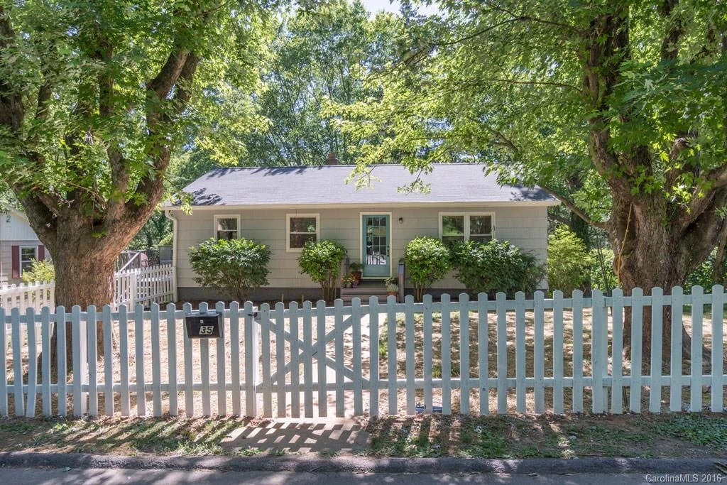 35 Meadowbrook Avenue