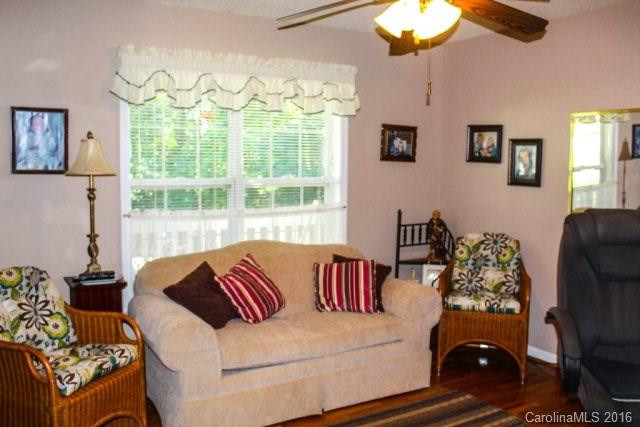 406 Timberland Drive - Photo 2