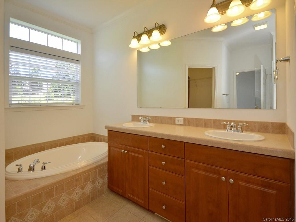 438 Oak Grove Road - Photo 8