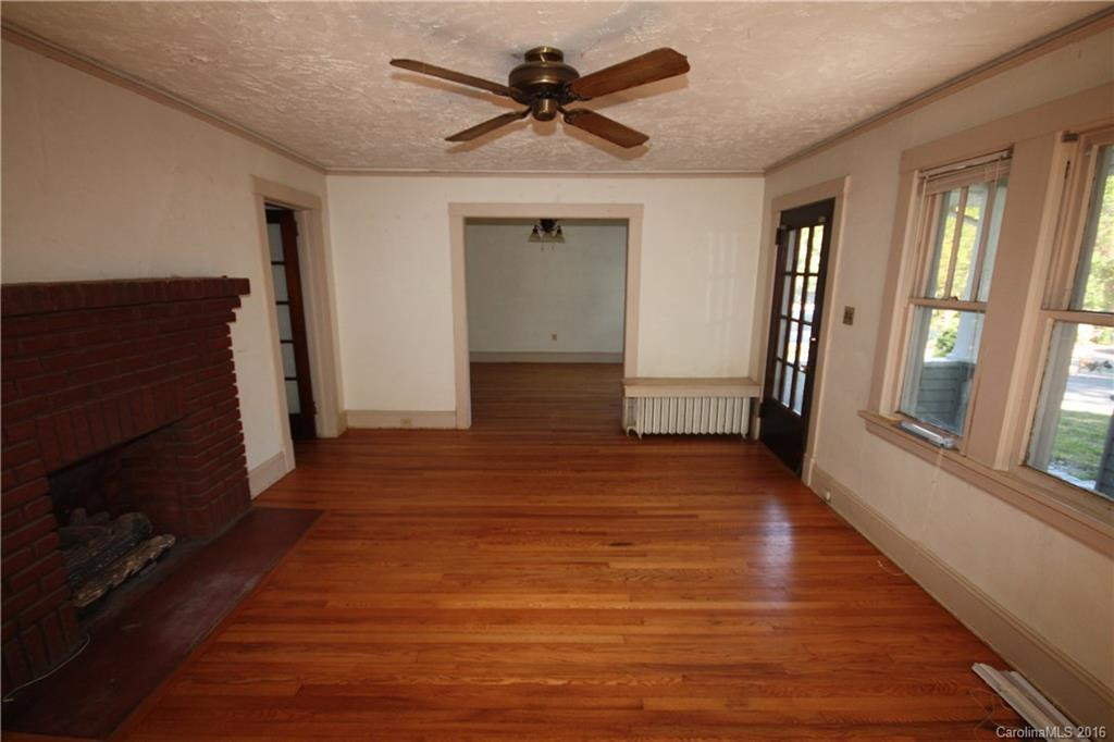 1 Salem Avenue - Photo 2