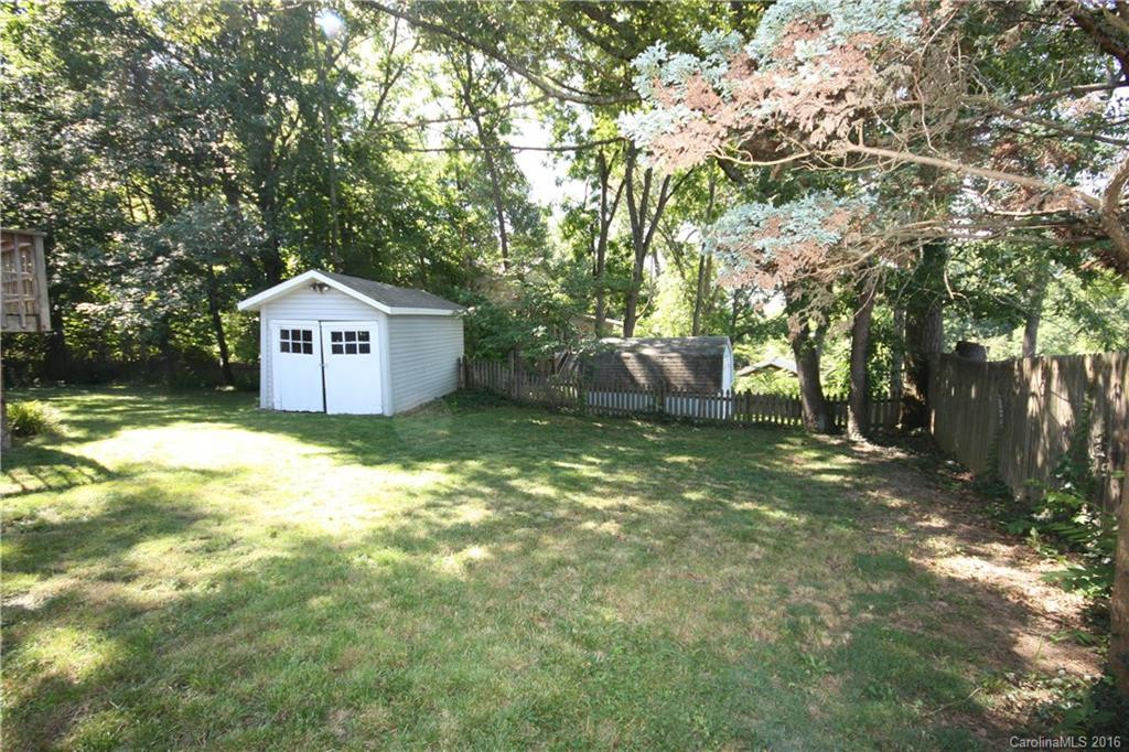 1 Salem Avenue - Photo 14
