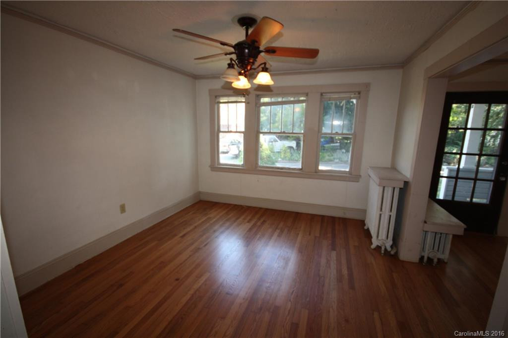 1 Salem Avenue - Photo 3