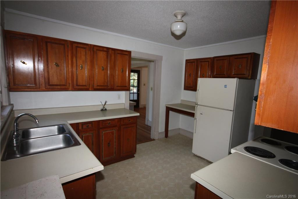 1 Salem Avenue - Photo 4