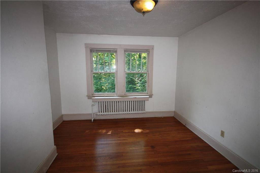 1 Salem Avenue - Photo 5